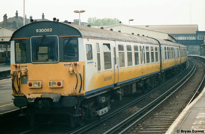 Photo of 977861, 977862 & 977863 at Clapham Junction