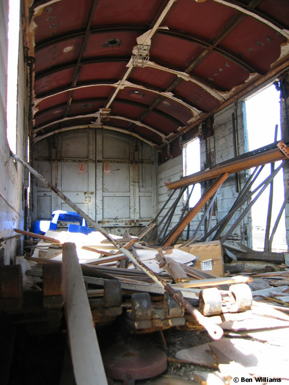 Photo of 977116 interior at Three Bridges yard