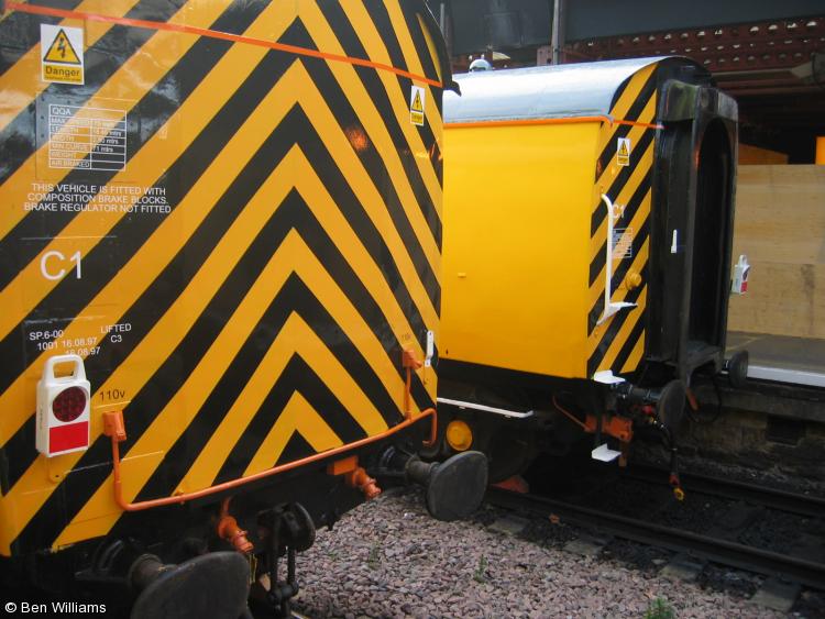 Photo of 975498 & 80211 at Derby station