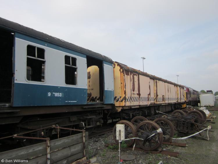 Photo of 977853 & 975489 at East Lancashire Railway