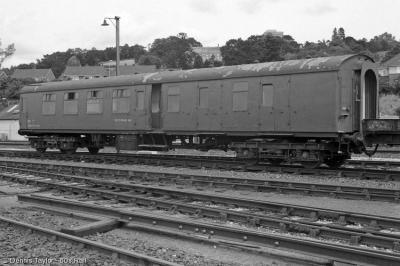 977118